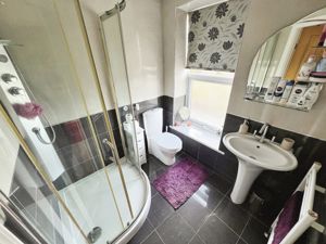En suite to master- click for photo gallery